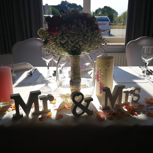 Hochzeitsdekoration Mr und Mrs